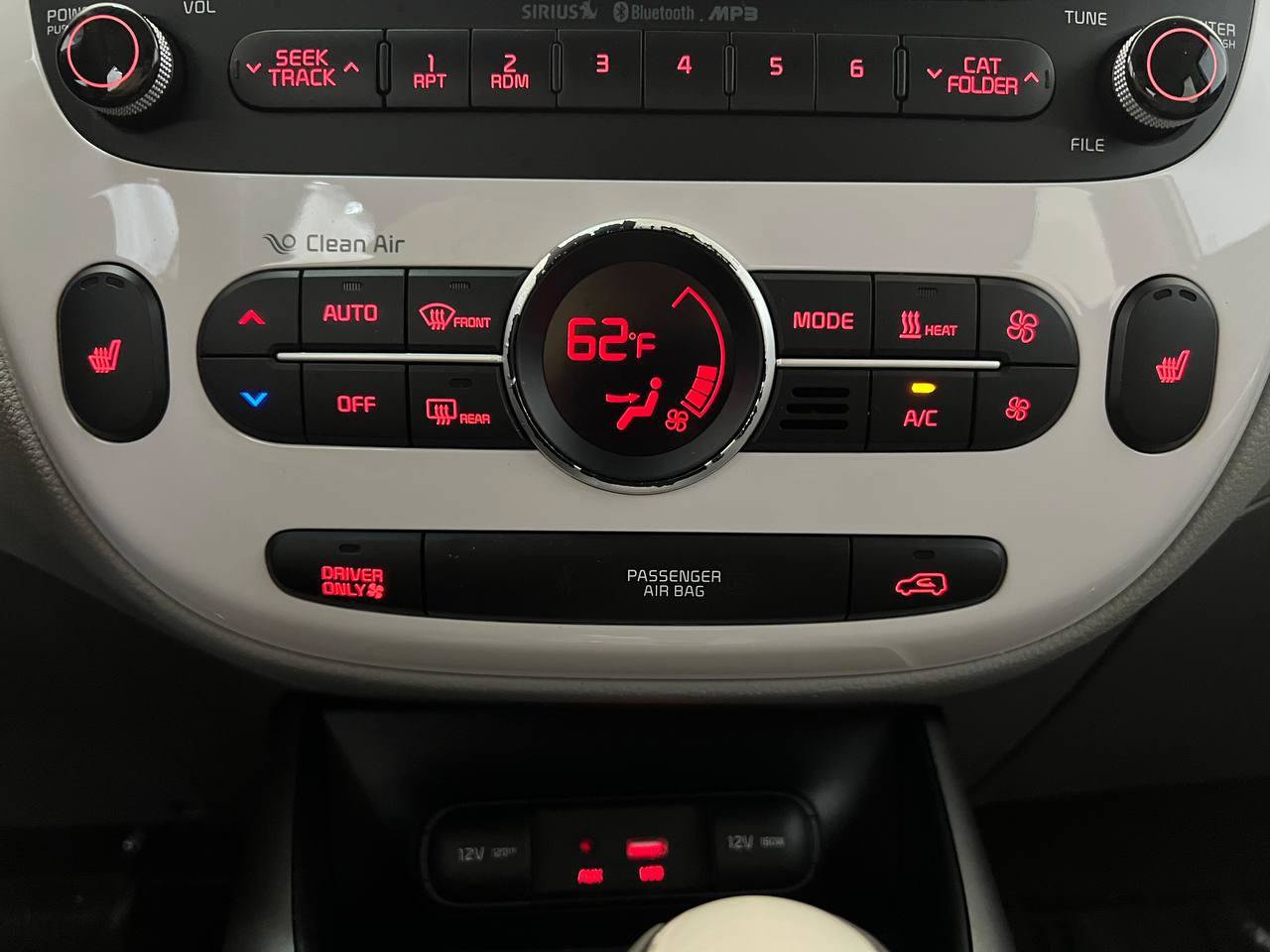 Used 2016 Kia Soul EV FWD image 19