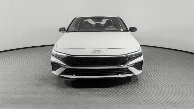 Used 2025 Hyundai Elantra Sport FWD image 12