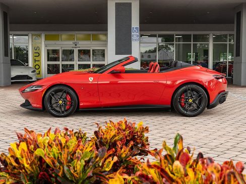 Used 2024 Ferrari Roma Spider image 7