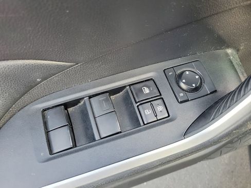 Used 2021 Toyota RAV4 LE image 19