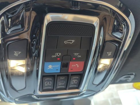 Used 2024 Jeep Grand Wagoneer Series III w/ Rear Seat Video Group 1 AWD/4WD image 35