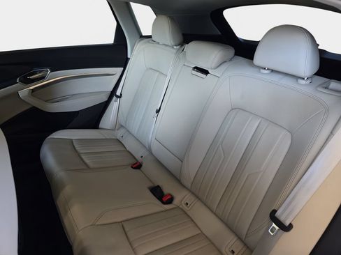 Used 2024 Audi Q8 e-tron Premium AWD/4WD image 17