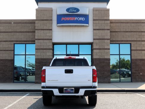 Used 2022 Chevrolet Colorado Z71 AWD/4WD image 7