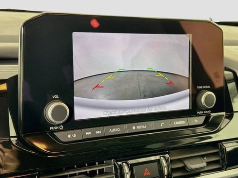 Used 2025 Nissan Pathfinder SV FWD image 13