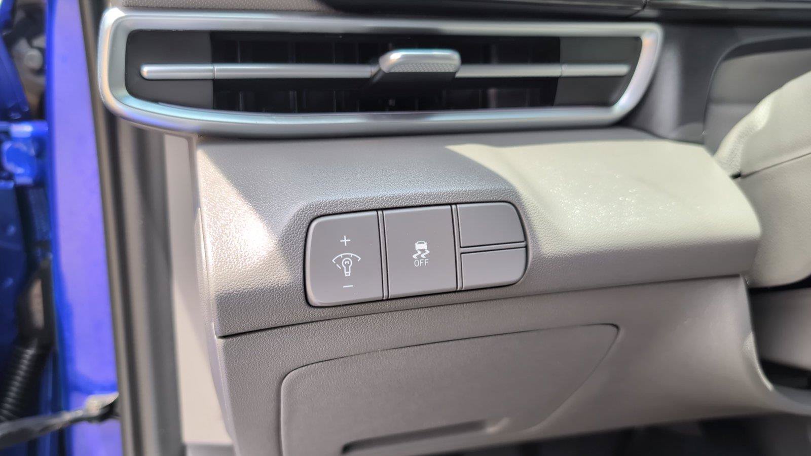 Used 2025 Hyundai Elantra SEL FWD image 31