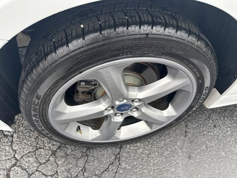 Used 2015 Ford Fusion SE w/ Equipment Group 201A FWD image 6