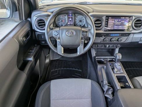 Used 2022 Toyota Tacoma TRD Sport image 15