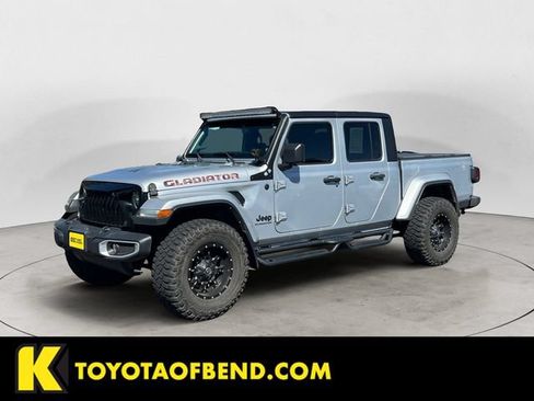 Used 2022 Jeep Gladiator Sport AWD/4WD image 1