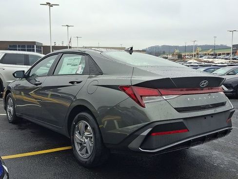 New 2026 Hyundai Elantra SE image 3