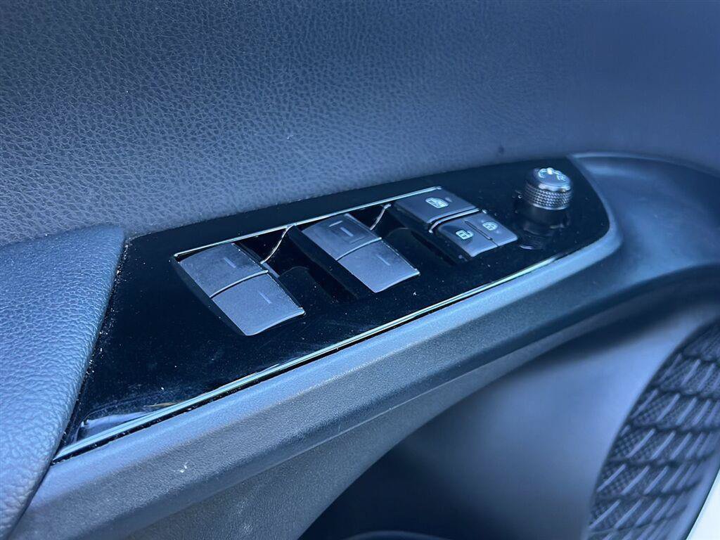 Used 2019 Toyota Prius Limited FWD image 5