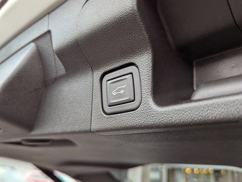 Used 2023 GMC Acadia SLT w/ Technology Package image 38