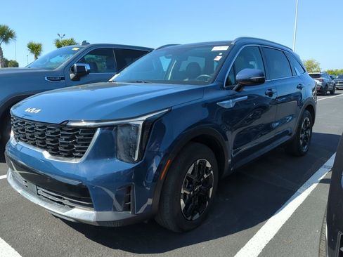 Certified 2024 Kia Sorento S w/ Panoramic Sunroof Package image 4