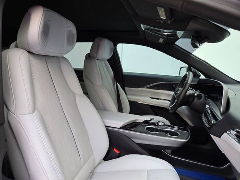 Certified 2024 Cadillac Lyriq Luxury AWD/4WD image 29