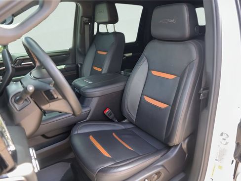 Used 2025 GMC Sierra 2500 AT4 w/ AT4 Premium Plus Package AWD/4WD image 9
