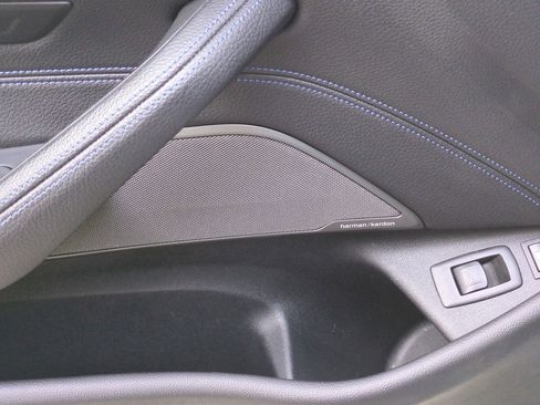 Used 2019 BMW 530e xDrive w/ M Sport Package image 13