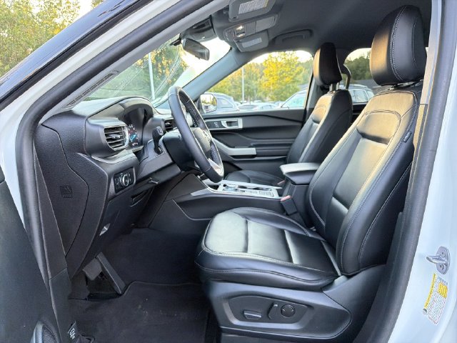 Used 2023 Ford Explorer XLT w/ Equipment Group 202A RWD image 10