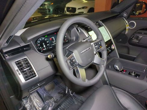 New 2026 Land Rover Discovery S AWD/4WD image 16