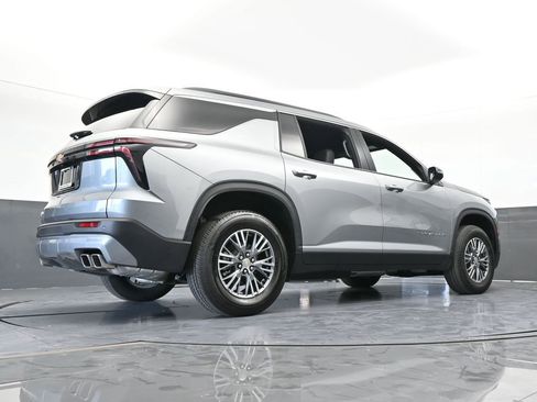 Used 2025 Chevrolet Traverse LT image 62