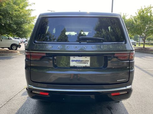 Used 2024 Jeep Wagoneer Series II w/ Flexible Seating Group RWD image 8