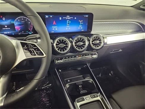 Certified 2025 Mercedes-Benz GLB 250 4MATIC image 82