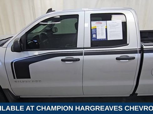 Used 2018 Chevrolet Silverado 1500 Custom w/ Custom Value Package AWD/4WD image 6