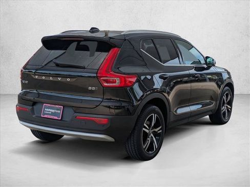 Used 2023 Volvo XC40 B5 Plus w/ Driver Assist Package AWD/4WD image 5