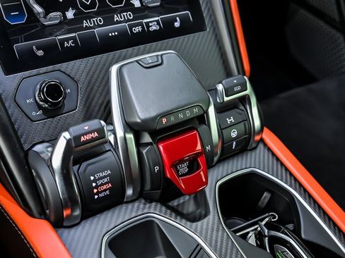 Used 2022 Lamborghini Urus AWD/4WD image 33