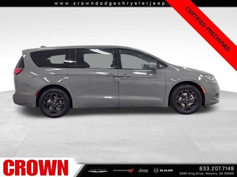 Certified 2022 Chrysler Pacifica Touring-L w/ S Appearance Package image 8