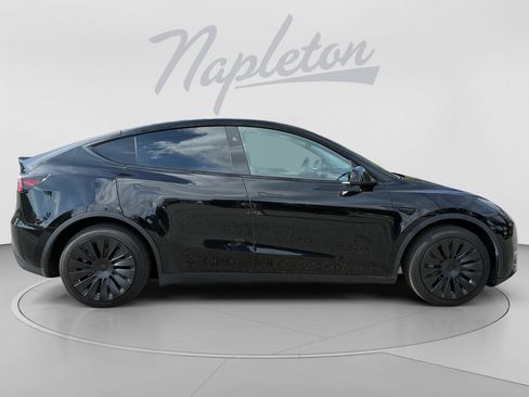 Used 2024 Tesla Model Y Long Range AWD/4WD image 7
