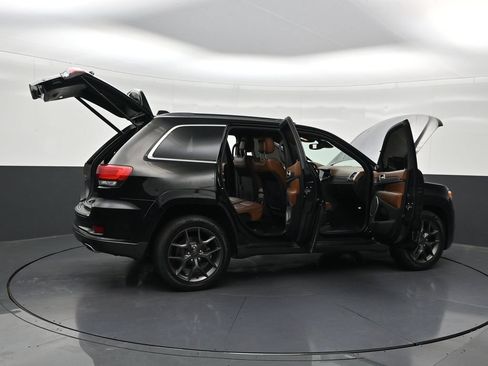 Used 2019 Jeep Grand Cherokee Summit w/ Trailer Tow Group IV RWD image 33