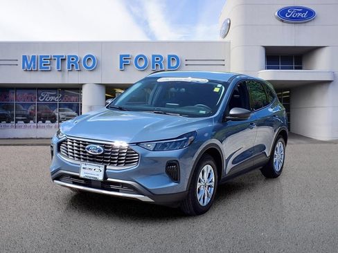 Used 2025 Ford Escape Active w/ Cold Weather Package FWD image 8