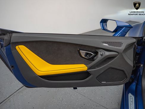 Used 2023 Lamborghini Huracan EVO image 38