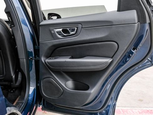 Used 2023 Volvo XC60 B5 Plus image 43