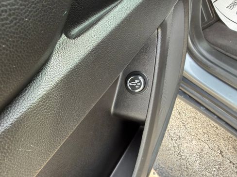 Used 2018 Chevrolet Traverse LT image 14