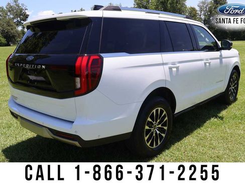 Used 2025 Ford Expedition Platinum AWD/4WD image 5