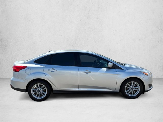 Used 2018 Ford Focus SE FWD image 4