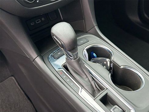 Used 2024 Chevrolet Equinox LT image 17