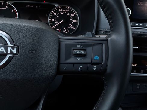 Used 2025 Nissan Rogue SV FWD image 34