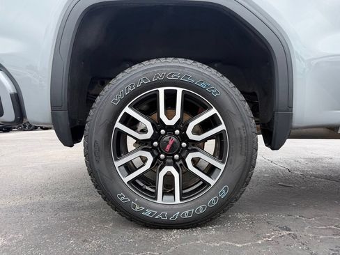 Used 2024 GMC Sierra 1500 AT4 w/ Technology Package AWD/4WD image 15