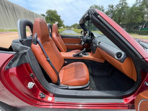 Used 2007 MAZDA MX-5 Miata Grand Touring w/ Premium Pkg RWD image 26