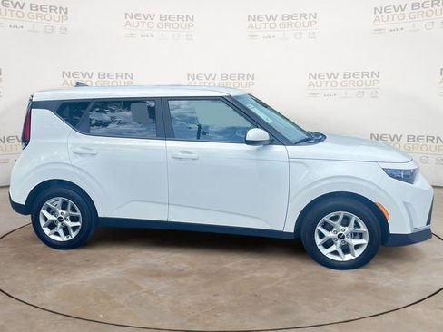 Used 2025 Kia Soul LX FWD image 6