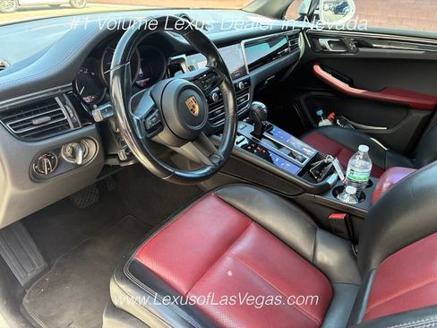 Used 2022 Porsche Macan AWD/4WD image 4