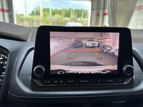 Used 2021 Nissan Rogue S AWD/4WD image 34