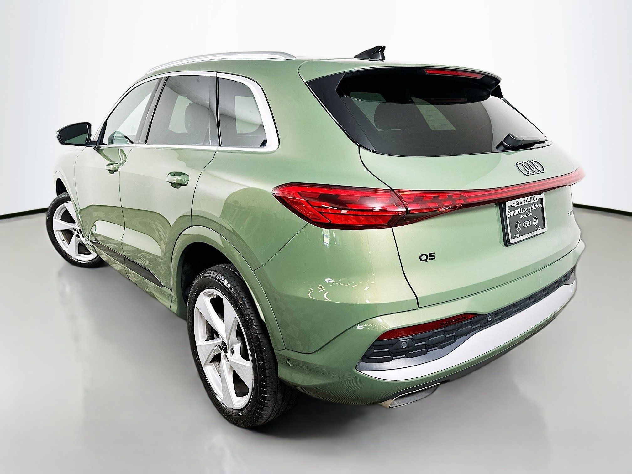 Used 2025 Audi Q5 Premium Plus w/ Premium Plus AWD/4WD image 5