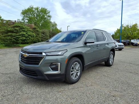Used 2023 Chevrolet Traverse LT FWD image 3