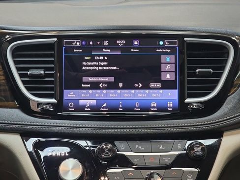 Used 2023 Chrysler Pacifica Limited image 20