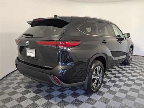 Certified 2023 Toyota Highlander XLE image 25