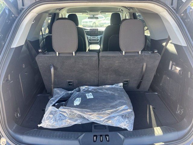 Used 2021 Ford Explorer XLT w/ Class III Trailer Tow Package AWD/4WD image 16