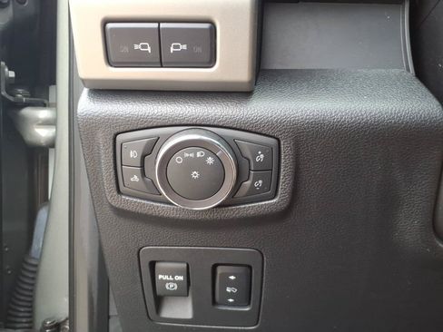 Used 2019 Ford F150 Lariat w/ Equipment Group 502A Luxury AWD/4WD image 15