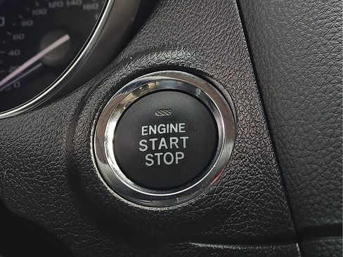 Used 2017 Subaru Outback 3.6R Limited image 17